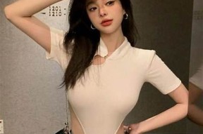 时尚高叉卡阴连体衣，尽显优雅魅力，抖音推荐爆款！