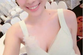 传媒麻豆模特换衣服时尚大片，尽显青春活力与魅力风采